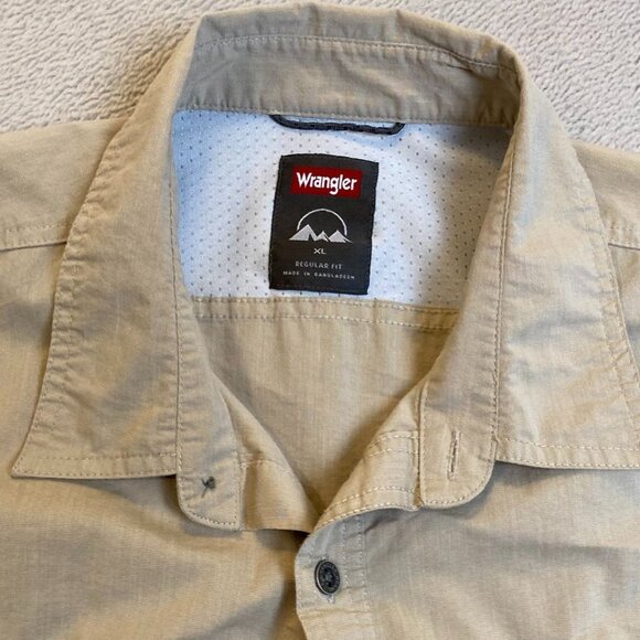 Wrangler Mens Long Sleeve Shirt XL Khaki Gorpcore Caped Vented Hunting Fishing - Picture 3 of 11